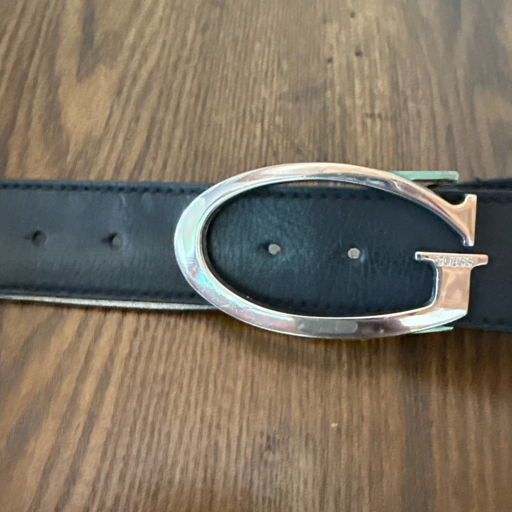 GUESS Genuine Leather Belt Size Small Black Solid Silver G Buckle Y2K
